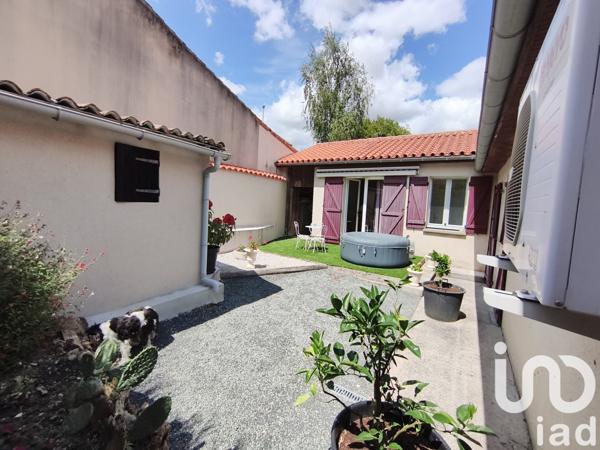 House for sale 7 rooms 235 m² Gourgé