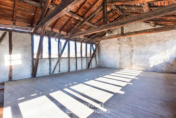 Maison de ville avec terrasse, garage et local commercial
