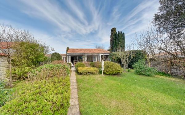 Maison à vendre    4 pièces • 207,77 m2 Saint-Martin-de-Ré