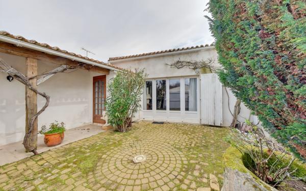 Maison à vendre    4 pièces • 207,77 m2 Saint-Martin-de-Ré