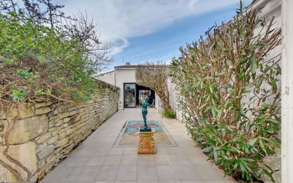 Maison à vendre    4 pièces • 207,77 m2 Saint-Martin-de-Ré