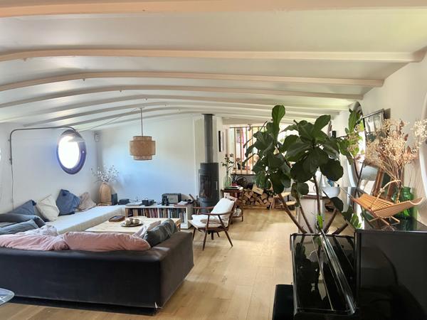 Paris (75012) Grand loft familial avec terrasse panoramique aménagé dans une péniche navigante