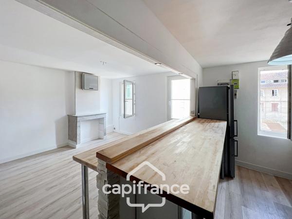 Dpt Var (83), à vendre LA SEYNE SUR MER appartement T3 de 62,85m² de surface totale Rénové.