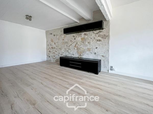 Dpt Var (83), à vendre LA SEYNE SUR MER appartement T3 de 62,85m² de surface totale Rénové.