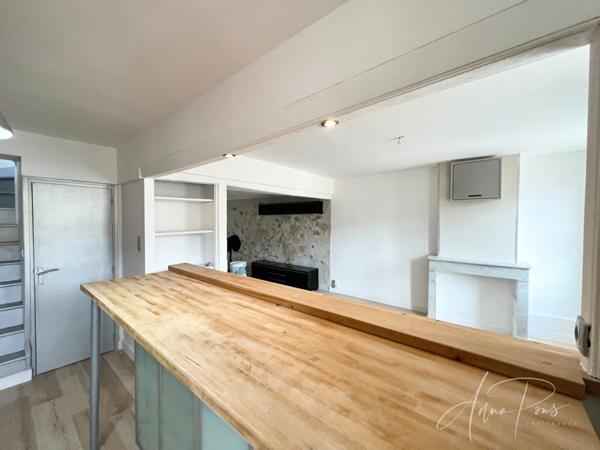 Dpt Var (83), à vendre LA SEYNE SUR MER appartement T3 de 62,85m² de surface totale Rénové.