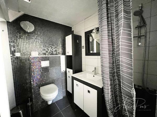 Dpt Var (83), à vendre LA SEYNE SUR MER appartement T3 de 62,85m² de surface totale Rénové.