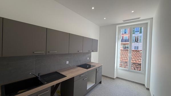 APPARTEMENT SUR LE PORT Nice 90 m2