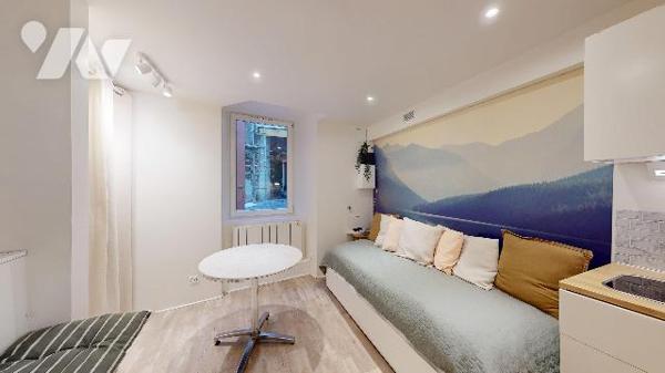 À vendre, charmant local commercial de 14 m² idéalement situé en centre-ville d’Aix-les-Bains.