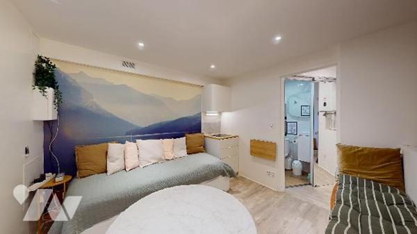 À vendre, charmant local commercial de 14 m² idéalement situé en centre-ville d’Aix-les-Bains.