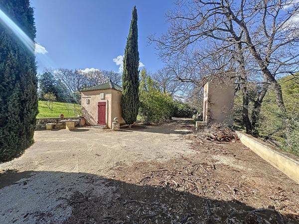 A vendre à 10 minutes du centre historique  d'AIX EN PROVENCE Belle propriété avec vue dominante sur 1.4ha