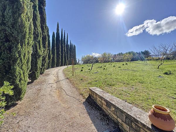 A vendre à 10 minutes du centre historique  d'AIX EN PROVENCE Belle propriété avec vue dominante sur 1.4ha