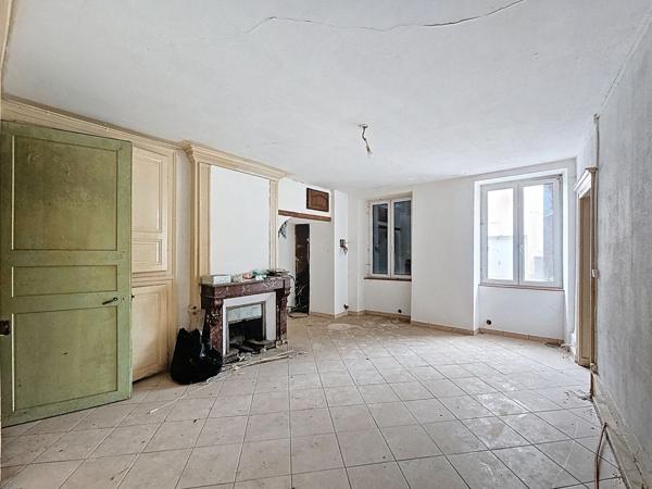 Ensemble immobilier à rénover Gondrecourt-le-château Ensemble immobilier à rénover Gondrecourt-le-château