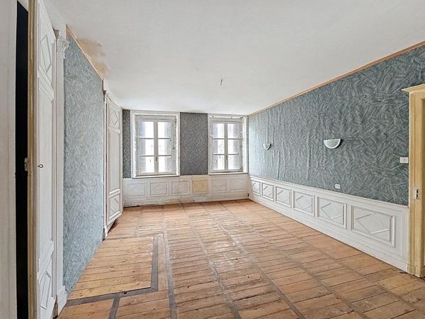 Ensemble immobilier à rénover Gondrecourt-le-château Ensemble immobilier à rénover Gondrecourt-le-château