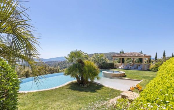 Superve villa dans les hauts de Grimaud dans un environnement sécurisé