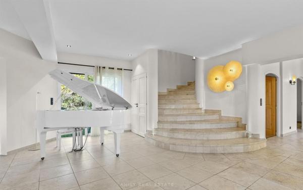 Superve villa dans les hauts de Grimaud dans un environnement sécurisé
