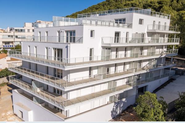 T4 lumineux de 89 m², terrasse de 63 m², avec vue panoramique sur le bassin de Thau