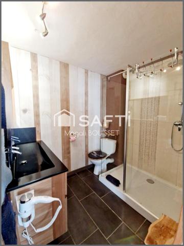 Investisseur qui cherche plus qu'un chiffre d'affaires, Chambres d'hôtes, dont 8 chambres, offrant un bon rendement annuel de 100 000 €.