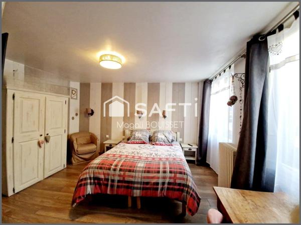 Investisseur qui cherche plus qu'un chiffre d'affaires, Chambres d'hôtes, dont 8 chambres, offrant un bon rendement annuel de 100 000 €.