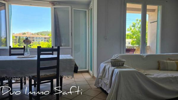 VENTE URGENTE - T4 avec balcon, cave et garage dans copro rénovée.