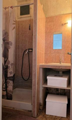 VENTE URGENTE - T4 avec balcon, cave et garage dans copro rénovée.