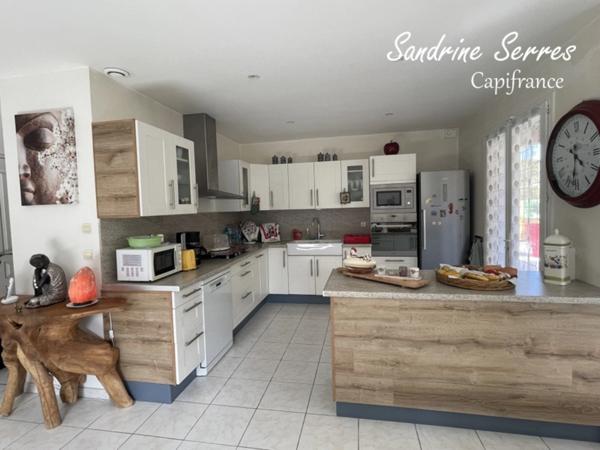 À vendre - Villa T5 de plain-pied avec grand terrain.