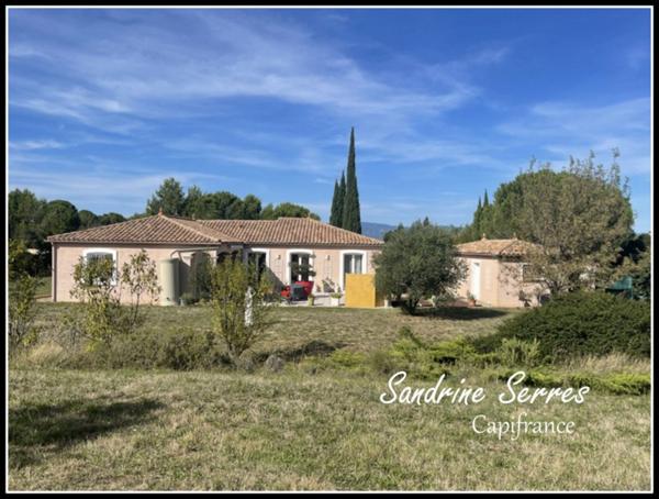 À vendre - Villa T5 de plain-pied avec grand terrain.