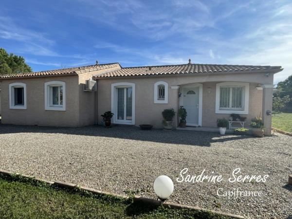 À vendre - Villa T5 de plain-pied avec grand terrain.