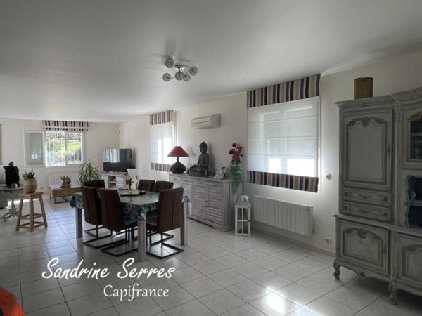 À vendre - Villa T5 de plain-pied avec grand terrain.