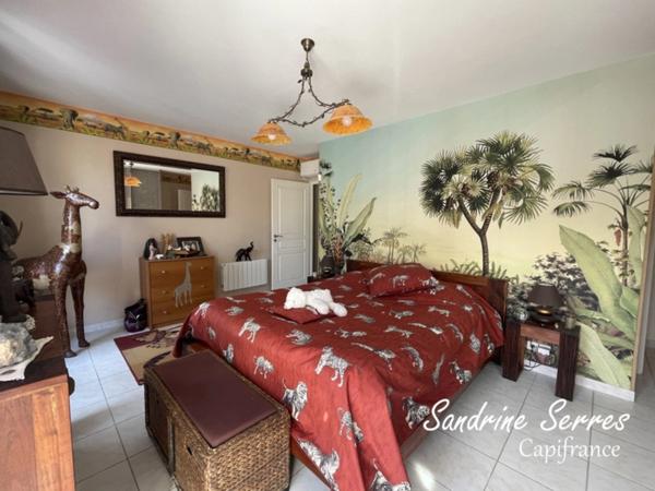 À vendre - Villa T5 de plain-pied avec grand terrain.