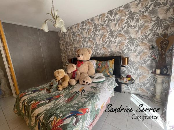 À vendre - Villa T5 de plain-pied avec grand terrain.