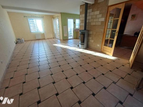 MOREUIL : Beau pavillon individuel, avec chambre et SDB au RDC