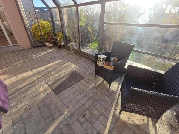 MOREUIL : Beau pavillon individuel, avec chambre et SDB au RDC