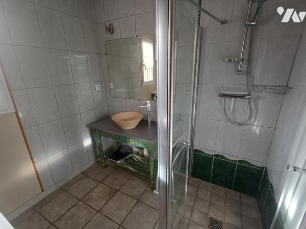 MOREUIL : Beau pavillon individuel, avec chambre et SDB au RDC