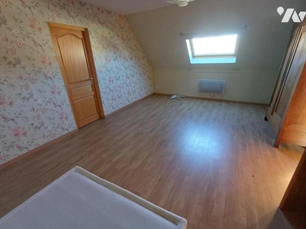 MOREUIL : Beau pavillon individuel, avec chambre et SDB au RDC