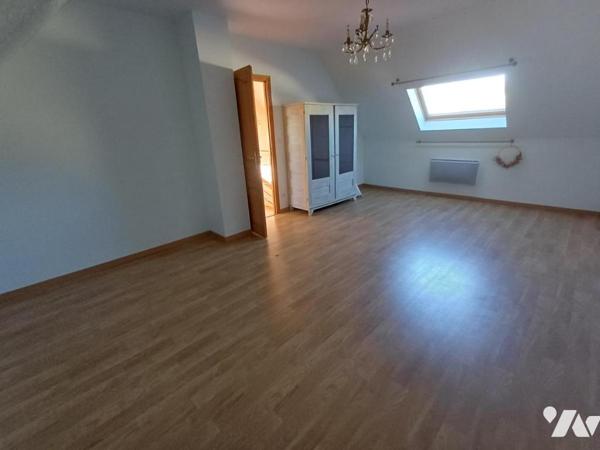 MOREUIL : Beau pavillon individuel, avec chambre et SDB au RDC