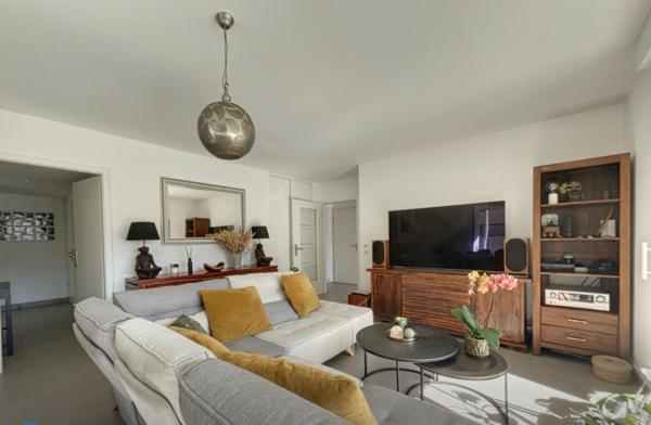 T4 - 88m2 - SEJOUR - CUISINE - 3 CHAMBRES - 2SDB - 2 WC - 1 CAVE - 1 PARKING