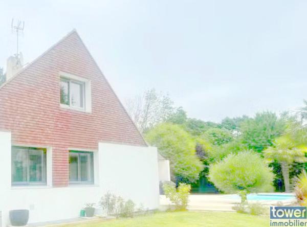 Propriete
                                                                                                                                                                                                                                                                                                                        9 pièce(s)                                                                                                                                                                                                          7 chambre(s)                                                                                                                                                                                                          260  m²