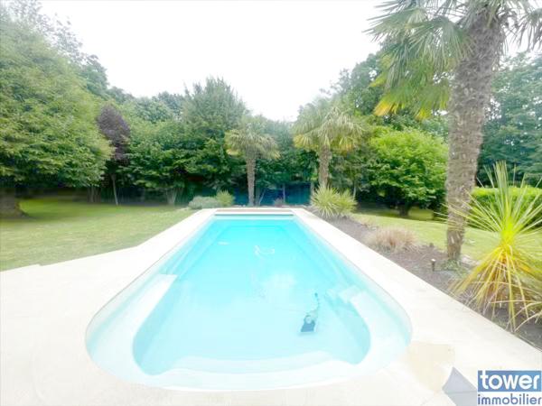Propriete
                                                                                                                                                                                                                                                                                                                        9 pièce(s)                                                                                                                                                                                                          7 chambre(s)                                                                                                                                                                                                          260  m²
