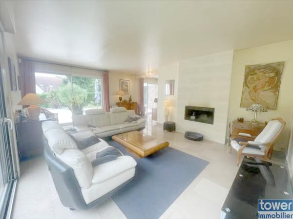 Propriete
                                                                                                                                                                                                                                                                                                                        9 pièce(s)                                                                                                                                                                                                          7 chambre(s)                                                                                                                                                                                                          260  m²