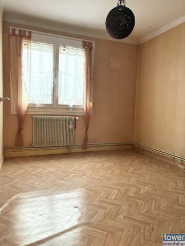 Maison
                                                                                                                                                                                                                                                                                                                        7 pièce(s)                                                                                                                                                                                                          2 chambre(s)                                                                                                                                                                                                          82  m²
