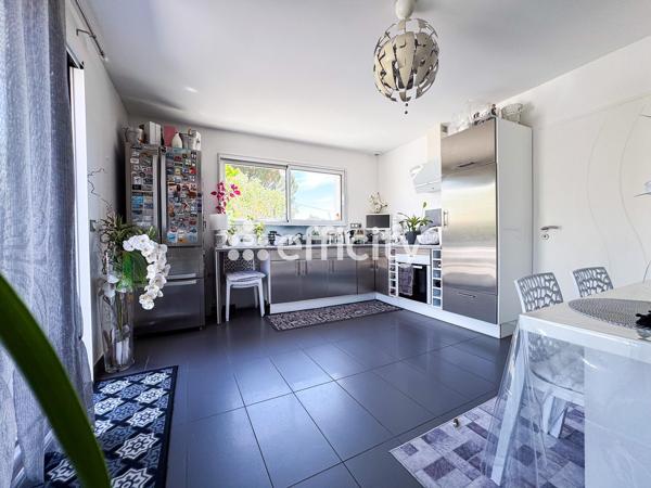 Maison
         4 pièces
        - 113 m²