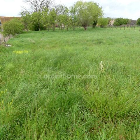 Precy-sous-Thil proche, terrain à bâtir de 1590m2.