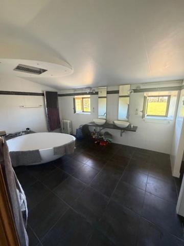 PLAISANCE du GERS proche (32), ELEGANTE MAISON DE VILLAGE de 307m2, en pierres avec JARDIN clos 250m2, SANS TRAVAUX