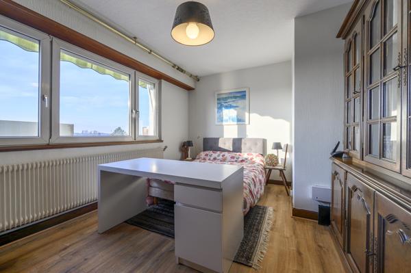 Magnifique appart ATTIQUE, garage, parking au calme 6 dernier étage.