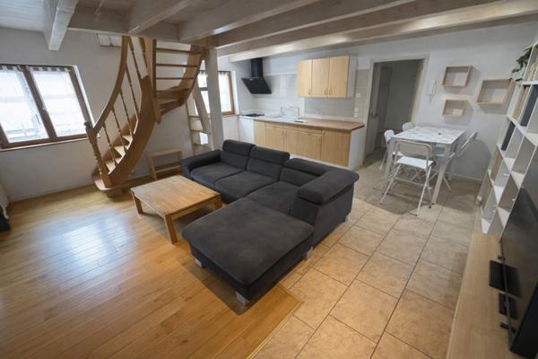 Charmant T3 en duplex avec terrasse et parking  Secteur Guémar