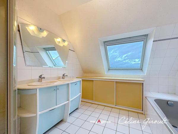 Maison à LE VAL-SAINT-PERE, 50300 - 9 pièces 213m²