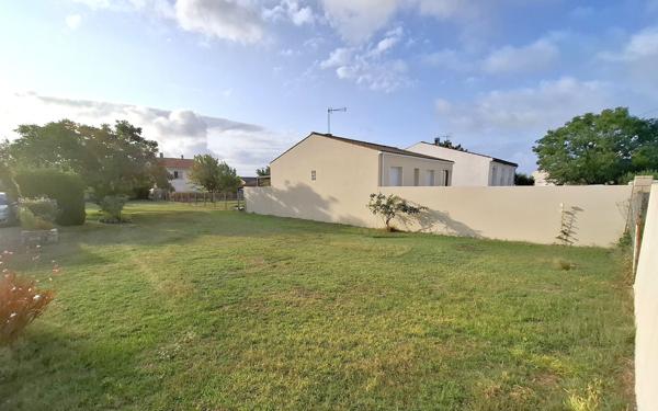 Terrain à vendre    Médis