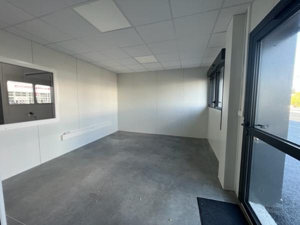 A LOUER - VIRE NORMANDIE- DANS ZONE ARTISANALE - LOCAL D'ACTIVITES de 250 m²