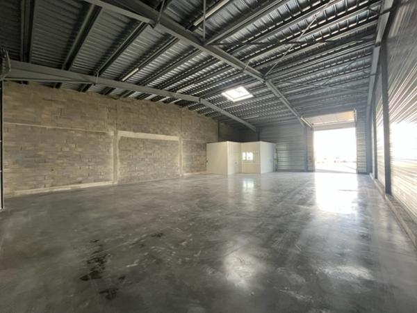 A LOUER - VIRE NORMANDIE- DANS ZONE ARTISANALE - LOCAL D'ACTIVITES de 250 m²