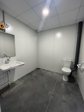 A LOUER - VIRE NORMANDIE- DANS ZONE ARTISANALE - LOCAL D'ACTIVITES de 250 m²